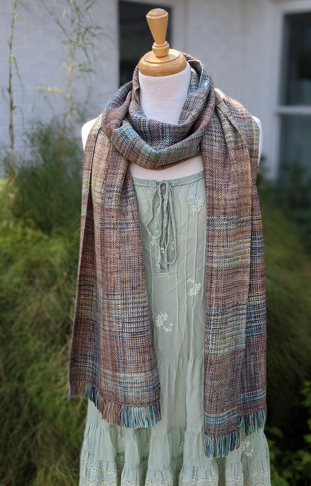 A Walk with Buddy Free Woven Scarf Pattern