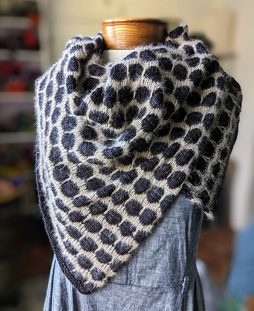 
                  
                    Load image into Gallery viewer, Barker Wool A Midwinter&amp;#39;s Night Cowl Kits
                  
                