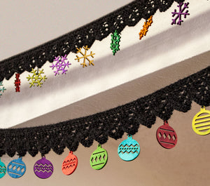 
                  
                    Load image into Gallery viewer, Free Holiday Garlands Pattern
                  
                
